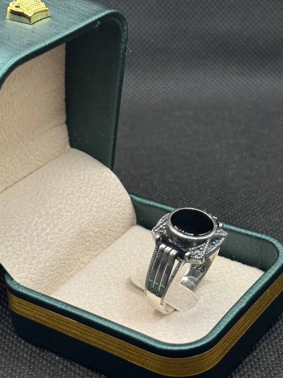 خاتم يحمل قوة التغيير، يعكس شخصيتك الرفيعة وأناقتك الفائقة. – Image 2