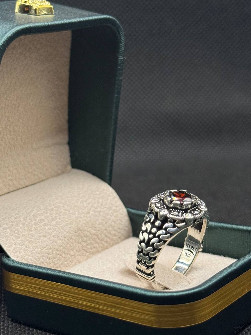 تفاصيل الخاتم