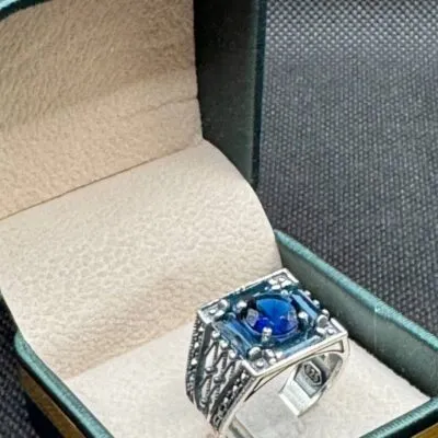 خاتم يرمز للقوة والهيبة.. لأن التميز يبدأ من يدك.