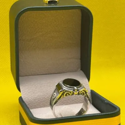 قوة التغيير في متناول يدك.. مع خاتم يُجسّد الفخامة والثقة.